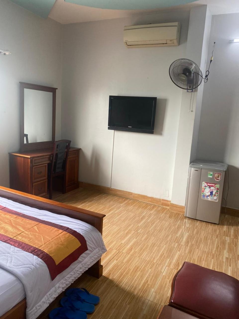 Khach San Thanh Hong 胡志明市 外观 照片